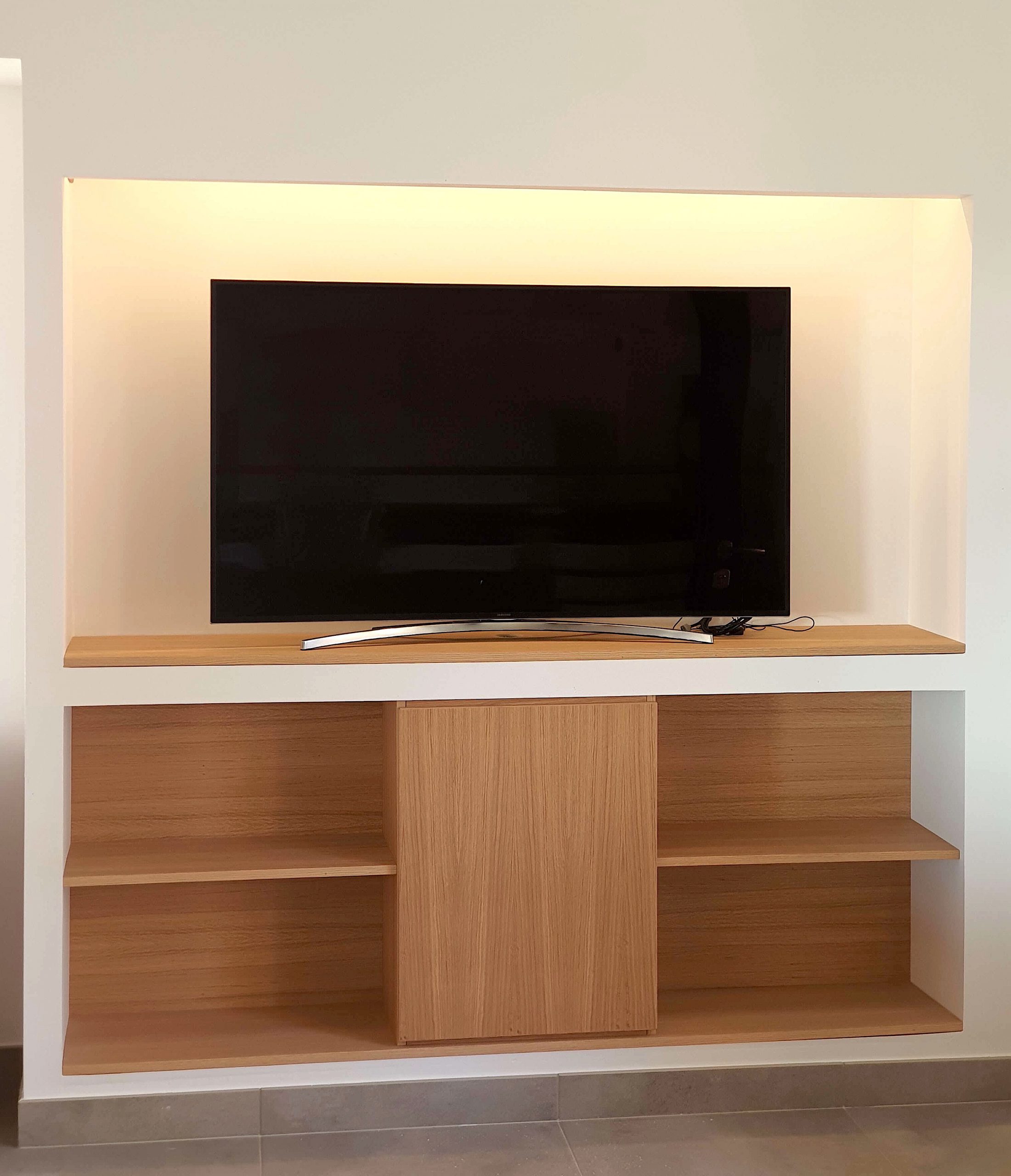 Aménagement de niches pour TV et décodeurs ou box
