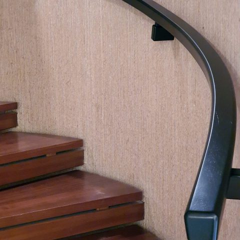 Rampe débillardée suivant la forme de l'escalier