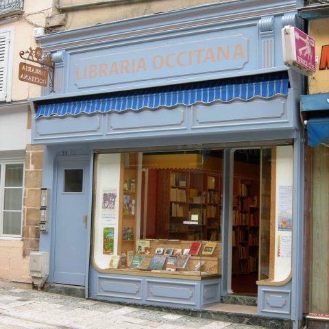 Façade devanture bois pour une librairie