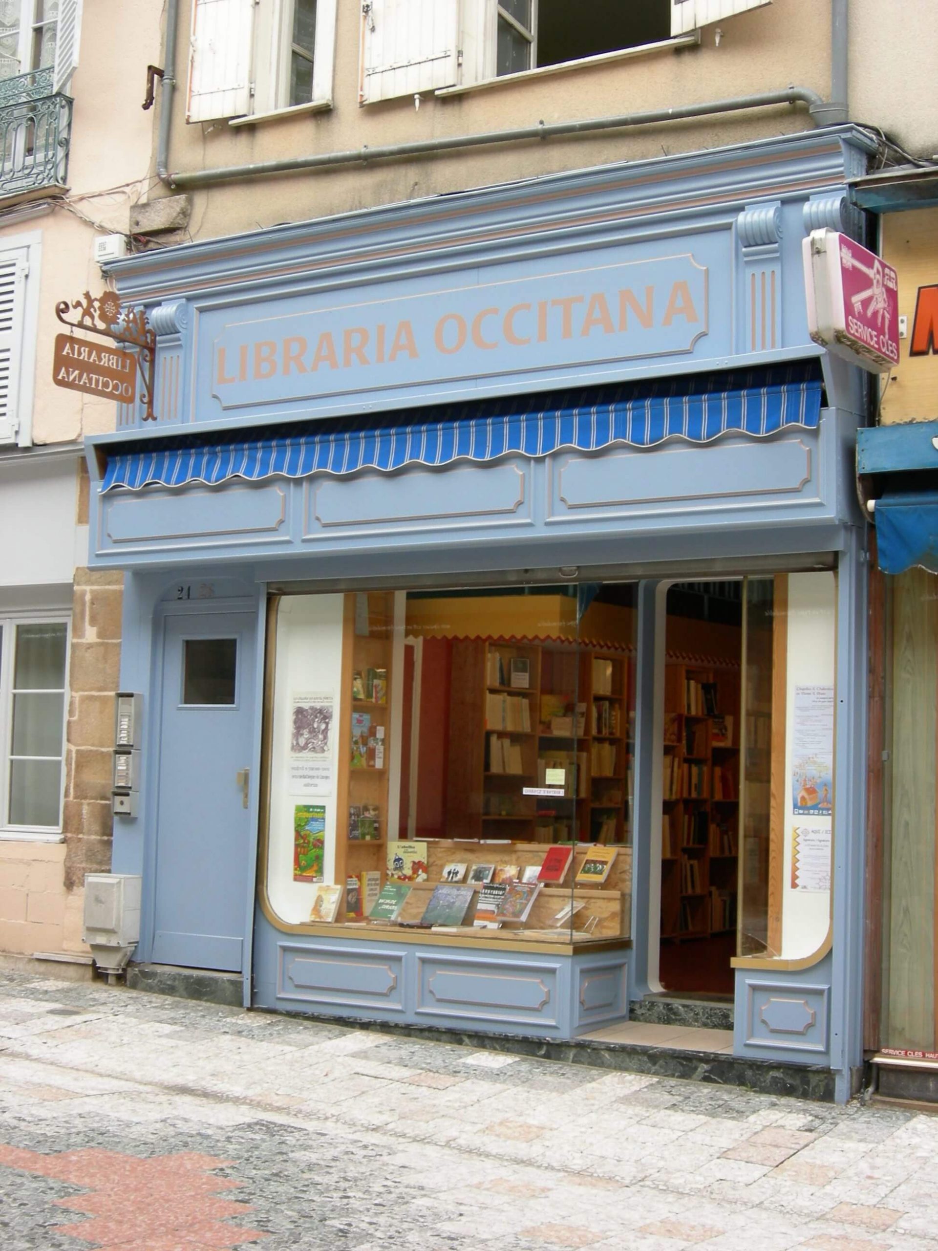 Façade devanture bois pour une librairie