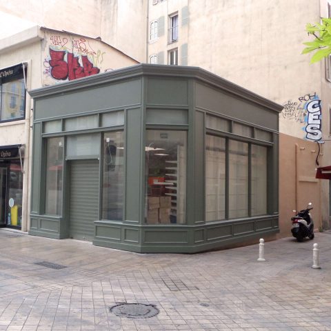 Façade devanture bois pour une Pharmacie