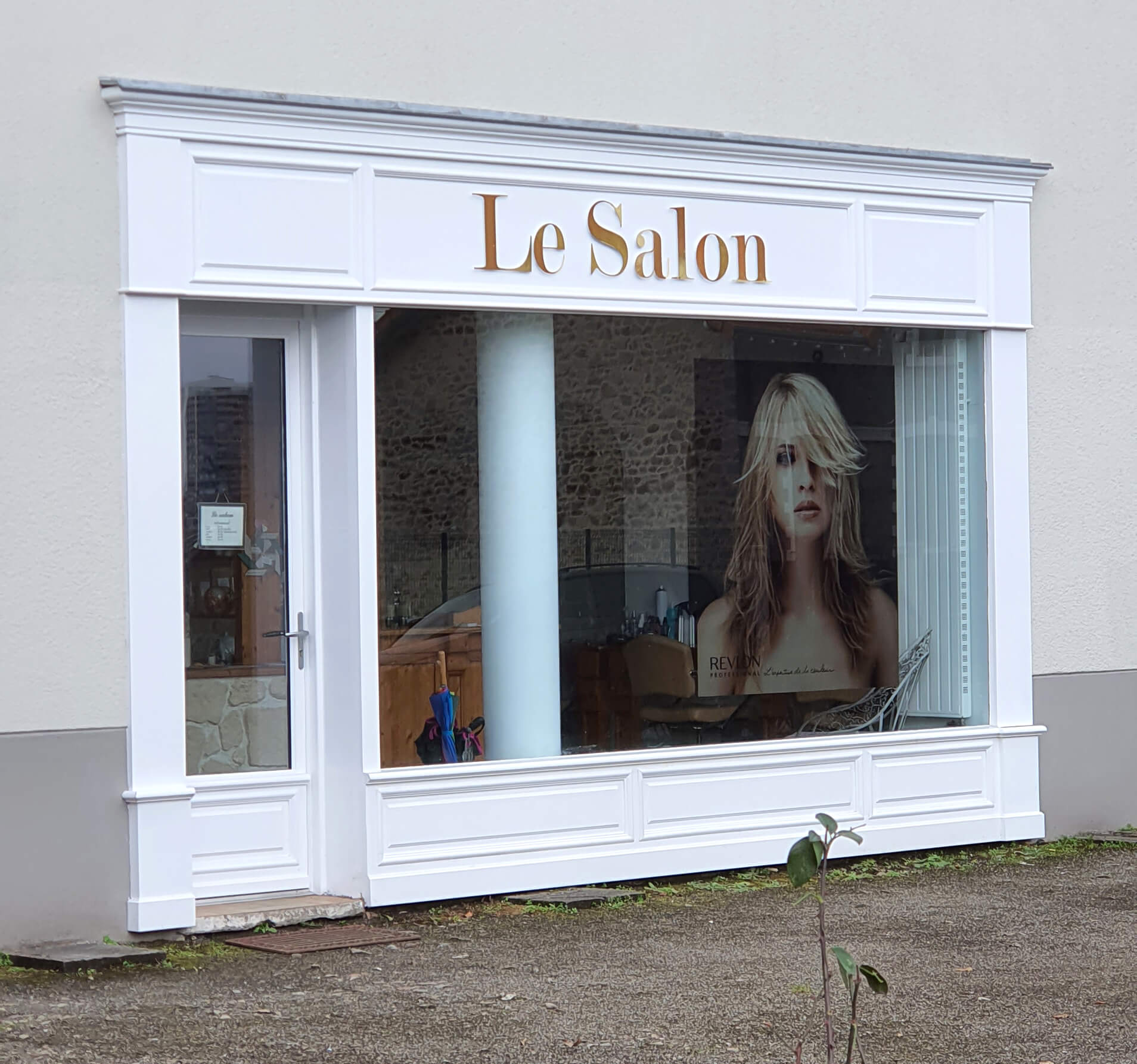 Façade devanture bois pour un Salon de Coiffure